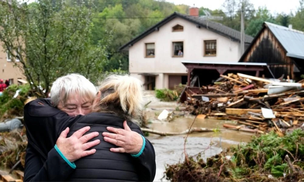 Guardian: Σε συναγερμό η επιστημονική κοινότητα μετά την ακραία κακοκαιρία που σαρώσει την Ευρώπη - Τι την προκάλεσε